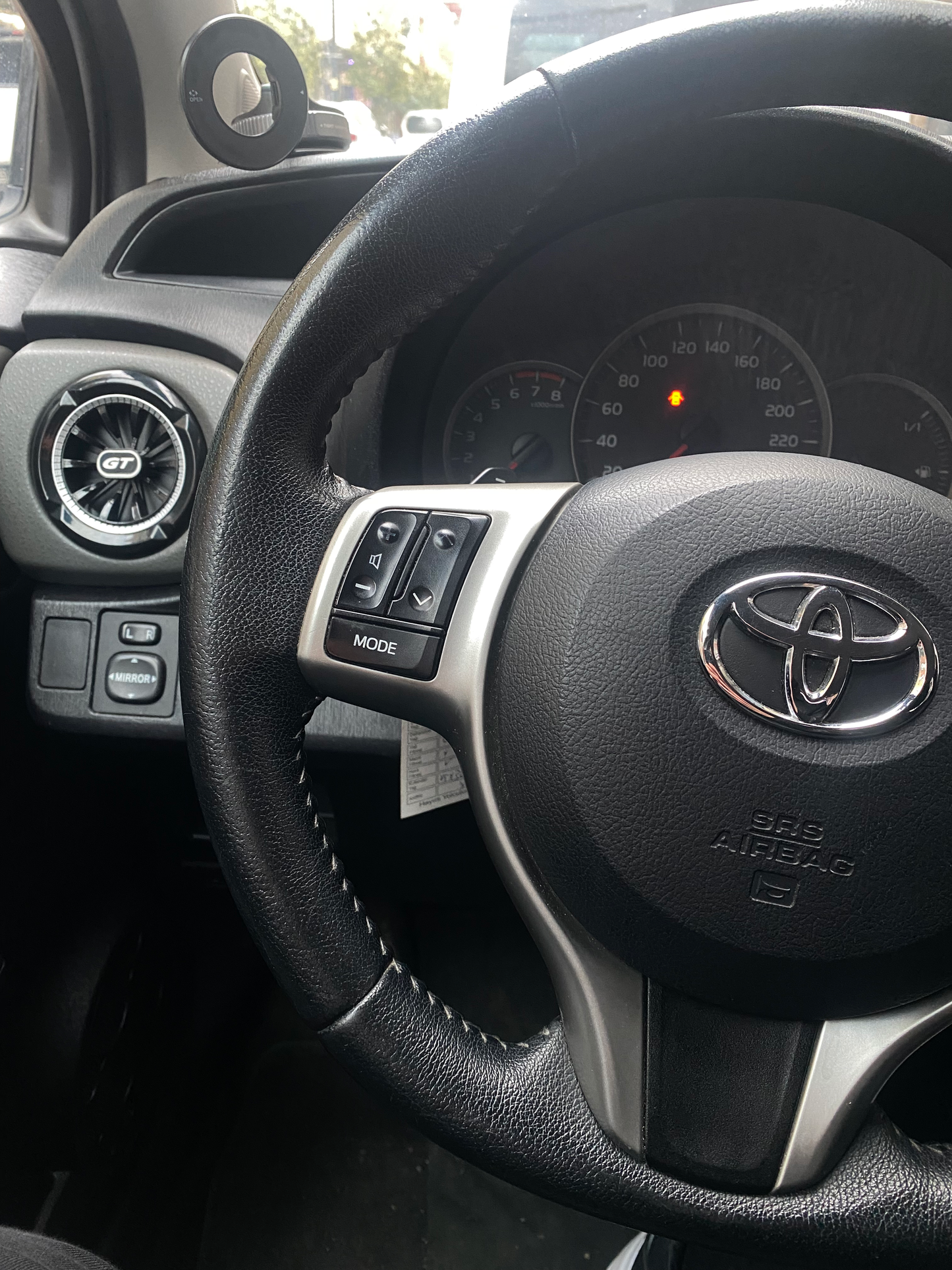 Toyota Yaris (2012-2016) GT Gümüş Havalandırma Menfezi  2 adet – HM1007-1