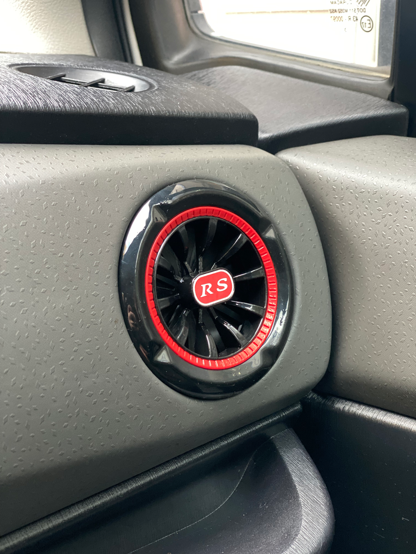 Toyota Yaris (2012-2016) RS Kırmızı Havalandırma Menfezi  2 adet – HM1007-2